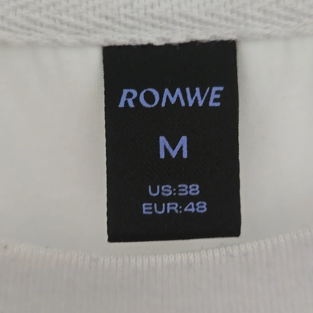 ROMWE White Graphic T-Shirt with Pink and Black Design - Picture 4 of 10